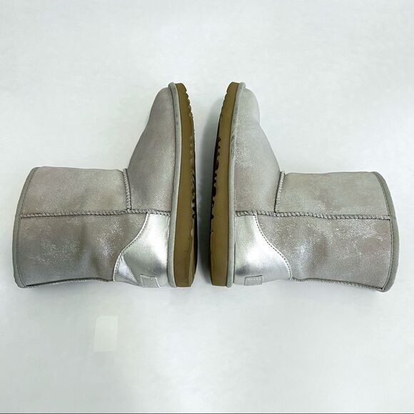 UGG Silver Leather Boot Size 5 Metallic Material Bootie - Picture 9 of 9